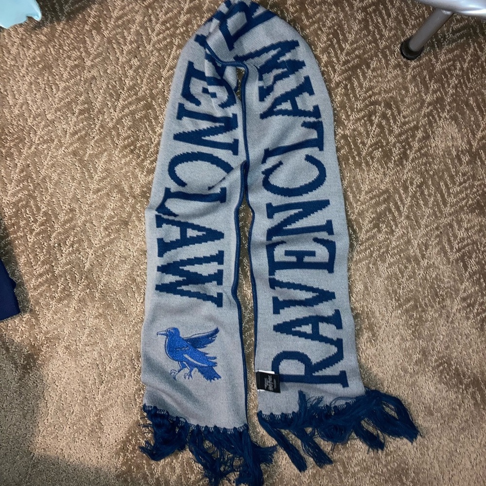 Wizarding World of Harry Potter Ravenclaw scarf